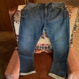 GAP Girlfriend mid-rise jeans size 31.  New with tags.  Tapered, low stretch